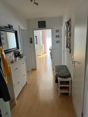 Exklusive 3-Zimmer-Wohnung mit Balkon und Einbauküche in Stadecken-Elsheim