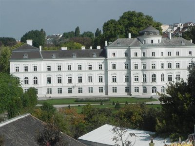 Augarten! Schöne 2 Zimmer Altbauwohnung