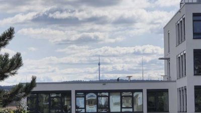 + Wohn-Traum auf zwei Etagen Balkon Terrasse Gartenanteil Sackgasse Fernsicht bis zum Fernsehturm +