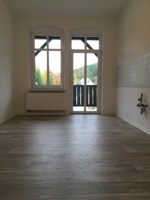 großzügige Wohnung mit Balkon und Einbauküche  und Dusche+Wanne,