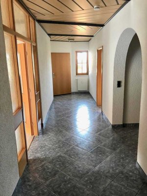 Helle 4-Zimmer-Wohnung mit großem Balkon und Garage