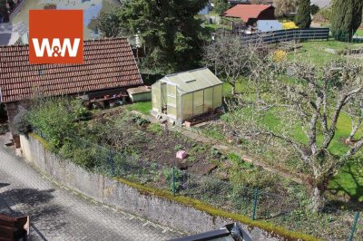 Große Doppelhaushälfte (inkl. 2. Bauplatz) sucht neuen Eigentümer für liebevolle Behandlung