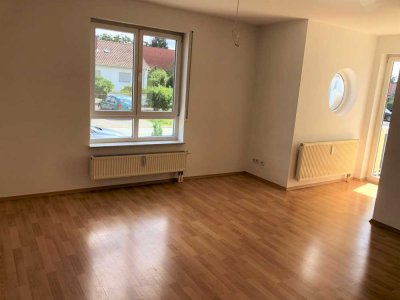 HELLE 2 ZIMMER-ERDGESCHOSSWOHNUNG MIT BALKON IN GUTER WOHNLAGE VON PFUNGSTADT– IDEAL FÜR SINGLES + K