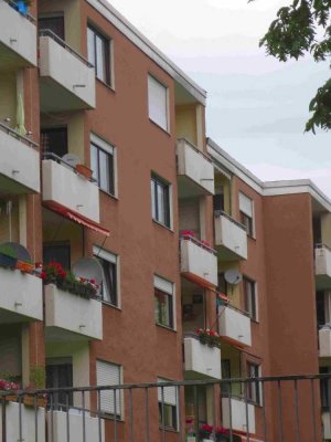 Nur mit Wohnberechtigungsschein 1. Förderweg - gut geschnittene Wohnung mit Balkon