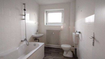 Zentral gelegene renovierte 3 - Zimmerwohnung mit Balkon !