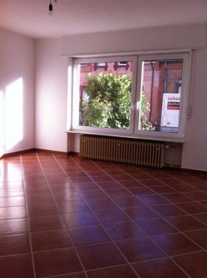 Exklusive 2,5-Zimmer-EG-Wohnung für Single-Haushalte mit Balkon in Ludwigshafen am Rhein