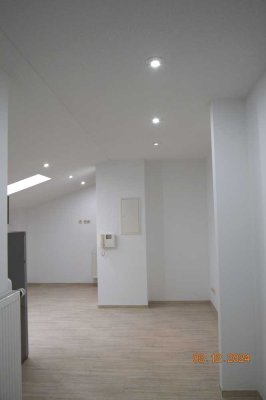 Schöne 2 Zimmer DG.Wohnung