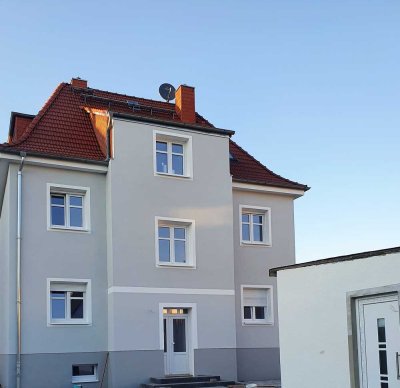 3-Raum-Wohnung mit Küche / eigenem Garten / Garage /