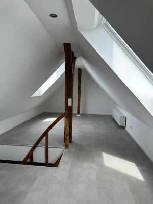 Traumhafte Dachgeschosswohnung mit Ausgebautem Spitzboden und Stellplatz – Ab Sofort Bezugsbereit