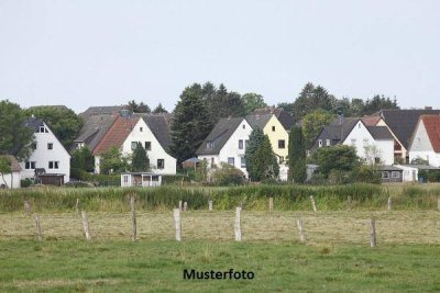 2-Familienhaus mit Carport