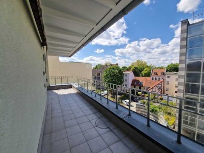 Helle Innenstadt 2-Raum-Wohnung mit ***Dachterrasse*** Dachgeschoss