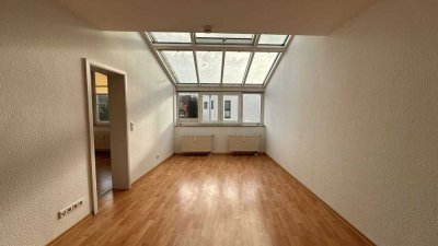 Lichtdurchflutete 2-Zi-Wohnung mit Wintergarten-Flair und Top-Lage inkl. Garage + sofort verfügbar +