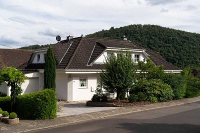 Lichtdurchflutetes Einfamilienhaus mit unverbaubarem Ausblick