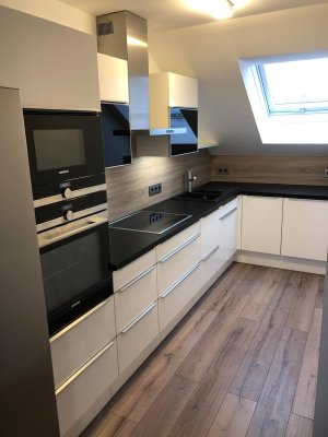 Schöne 2-Zimmer-Dachgeschosswohnung mit Dachterrasse, Einzelgarage, Parkplatz und Kellerabteil