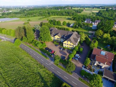 **Wohnen im Grünen! Großzügige 2,5 Zimmer-Wohnung mit traumhaftem Balkon! **