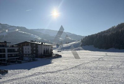 Neuwertige, helle und möblierte Wohnung mit schönem Bergblick