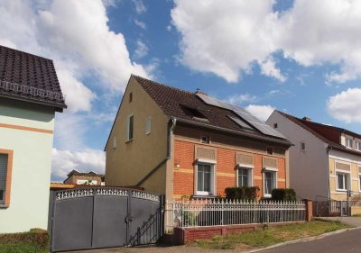 Freistehendes Einfamilienhaus in attraktiver Lage und Nebengelass