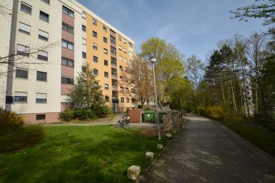 Großzügige 3-Zimmer-ET-Wohnung mit EBK, Balkon, Keller und TG-Stellplatz in Regensburg-Königswiesen