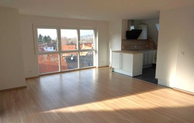 *Modern, fast neu und einzugsbereit* helle 6-Zimmer-Maisonette-Wohnung in Sersheim