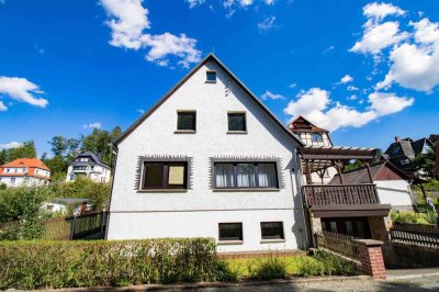 Perfektes Familienhaus mit Garage und Nebengelass in traumhafter Lage