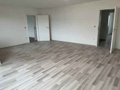 Erstbezug nach Sanierung: top geschnittene 4-Zimmer-Wohnung mit Balkon & TG-Platz in Mühldorf