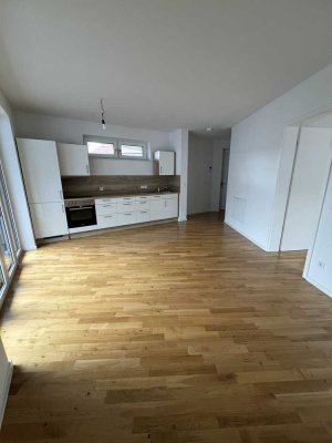 Tolle Wohnung im Neubau mit hochwertiger Ausstattung, Aufzug und Balkon!