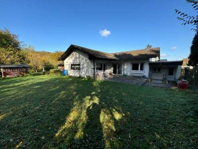 Gummersbach-Derschlag, absolut naturnahe Lage am Waldrand: ruhig, sonnig und ein flaches Grundstück!