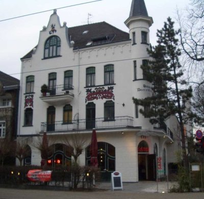 Dachgeschoßwohnung in Krefeld Bockum in Jugendstilhaus.