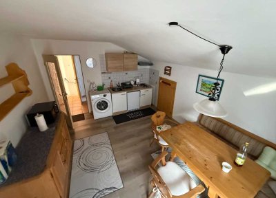 Exklusive, sanierte 2-Zimmer-Dachgeschosswohnung mit Balkon und EBK in Mittenwald