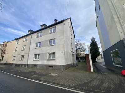 Gepflegtes 4-Familienhaus mit Anbau und Garagen in zentraler Lage von Hilden!