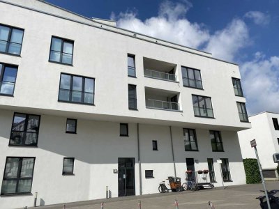 Neuwertige Wohnung mit Balkon, Fahrstuhl und TG-Platz