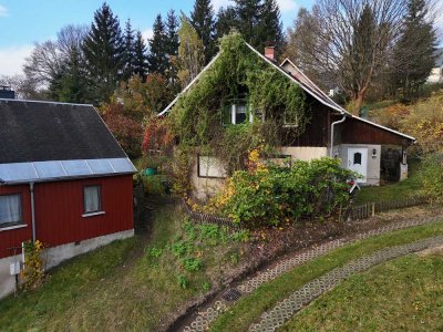 Sanierungsbedürftiges Einfamilienhaus mit großzügigem Grundstück, Schuppen & Carport