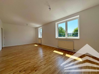 Lichtdurchflutete 4 Zimmer-Penthouse-Wohnung mit Terrasse im Herzen der Stadt