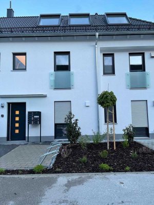 Stilvolle, neuwertige 3-Zimmer-Wohnung mit Balkon und EBK in Germering