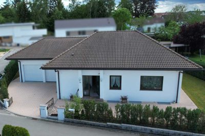 Bungalow in begehrter Ortsrandlage - das stilvolle Platzwunder auf zwei Ebenen