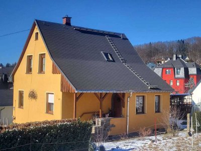 Einziehen und wohlfühlen – Geräumiges Haus mit Gartenparadies in Beierfeld!