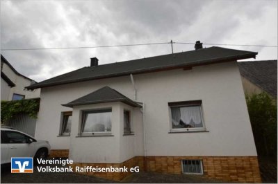 Wohnhaus mit 3 Garagen