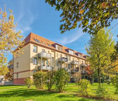 Eleganter Wohntraum! 4 Zimmer Dachgeschosswohnung im grünsten Stadtteil Dresdens