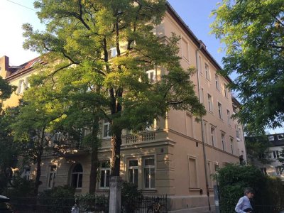 Traumhafte 3 Zimmer Wohnung in Gründerzeitdenkmal in München