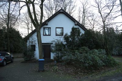 Ruhige 3-Zimmer-Dachgeschosswohnung mit Balkon und Einbauküche in Bissendorf-Wietze