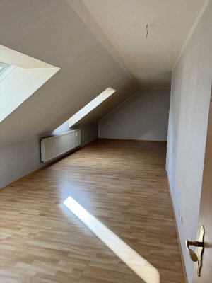 Ansprechende und gepflegte 1,5-Zimmer-Dachgeschosswohnung in Buttstädt