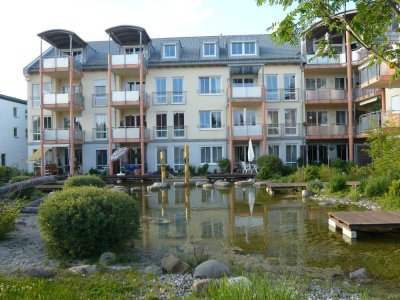 von Privat - Wohnan am Wassergarten, Terrasse am Teich mit Steg, 2 Zimmer mit Hobbyraum in Zorneding