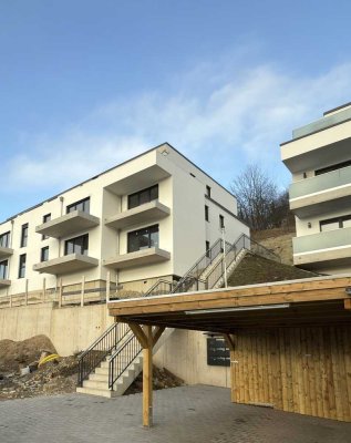 Exklusive 3-Zimmer-Wohnung, gr. Balkon, Top-Aussicht, Aufzug, Carport in Alfeld (Leine)