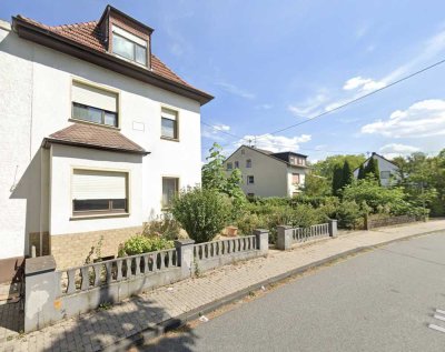 Freundliche 5-Zimmer-Maisonette-Wohnung mit Balkon in Koblenz