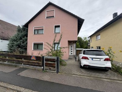 Gepflegtes 2 FH mit Photovoltaik, Garage und Garten