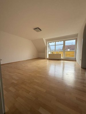 Wunderschöne 3-Zimmer-Wohnung im 2.OG mit Balkon und Einbauküche in Nürnberg