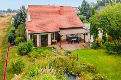 Einfamilienhaus in Storkow - Garagen, Fußbodenheizung, Gästebad mit Dusche, Kamin, Rollladen usw.