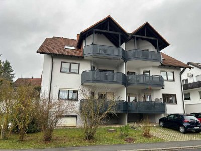 Ansprechende 3-Zimmer-DG-Wohnung mit überdachten Balkon in Waldbüttelbrunn