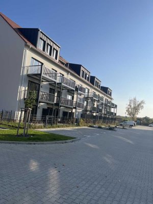 Erstbezug mit Terrasse: Geschmackvolle 2-Raum-Terrassenwohnung mit geh. Innenausstattung