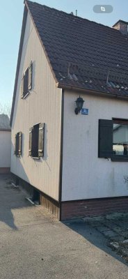 Haus  mit schönem Grundstück in sehr ruhiger Lage. Renovierungsbedürftig !!!